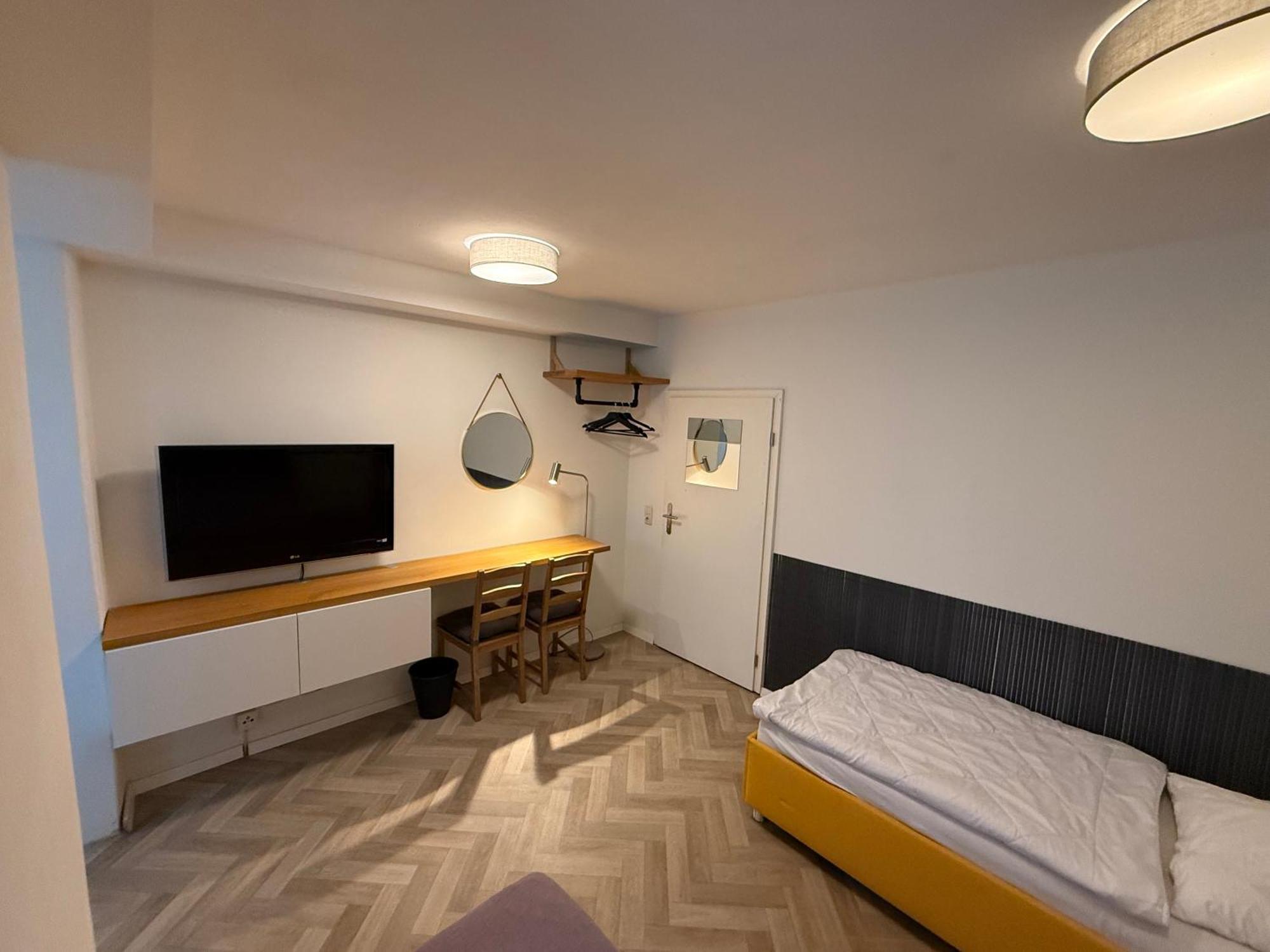 ארפורט Zentrumsnahes Monteurszimmer מראה חיצוני תמונה